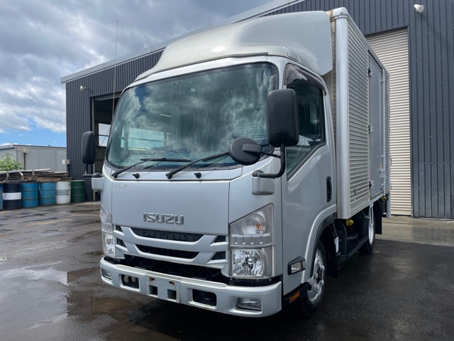 2017 Isuzu Elf