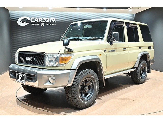 Toyota Land Cruiser 70 2