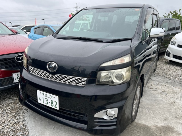 Toyota Voxy 1