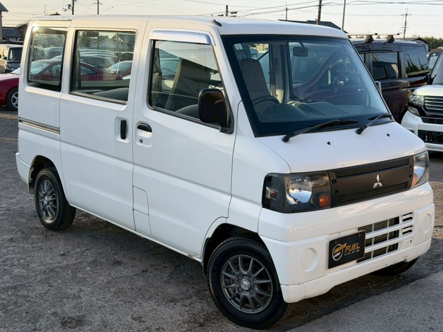 2010 Mitsubishi Minicab Van