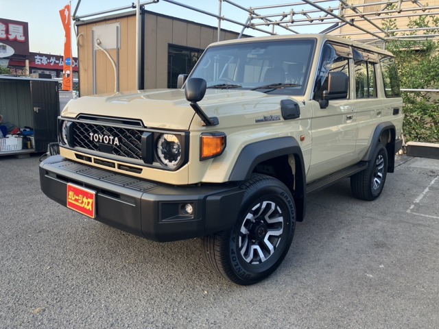 Toyota Land Cruiser 70 2