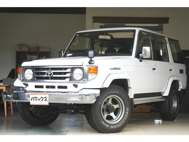 Toyota Land Cruiser 70 2