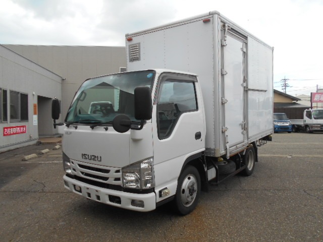 2017 Isuzu Elf