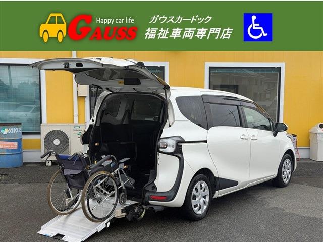 Toyota Sienta 1