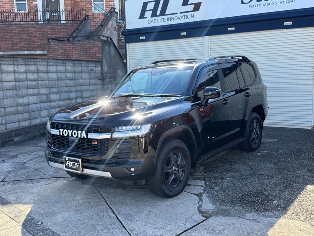 Toyota Land Cruiser 300 2