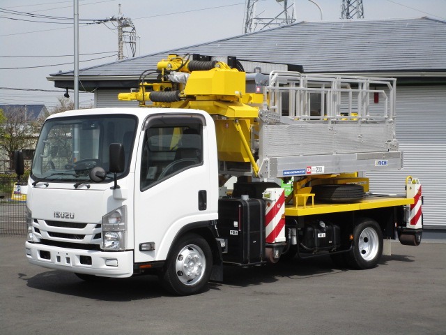 2016 Isuzu Elf