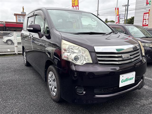 Toyota Noah 1