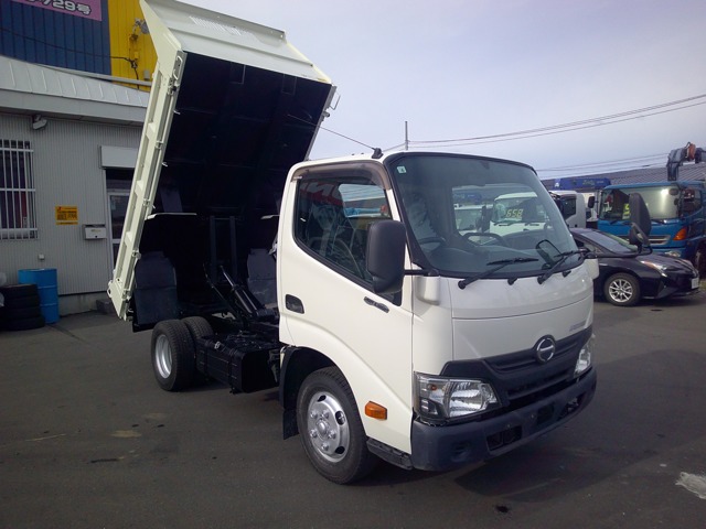 Hino Dutro 1