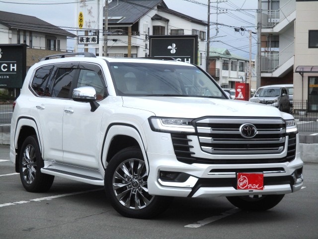 Toyota Land Cruiser 300 2