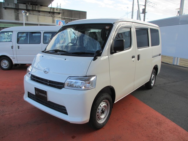 Daihatsu Gran Max Cargo 1.5 GL, visor, rubber mat, ETC 2.0, cargo hooks, wide Bluetooth/USB tuner, fixed belt, equipped