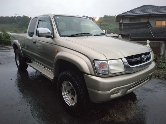 Toyota Hilux 1