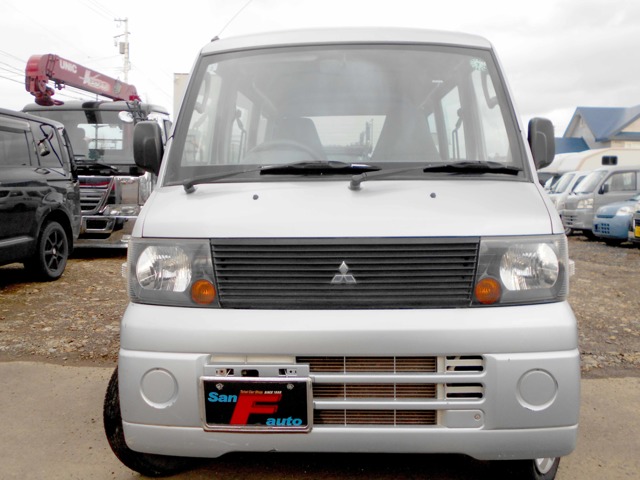 Mitsubishi Minicab Van 1