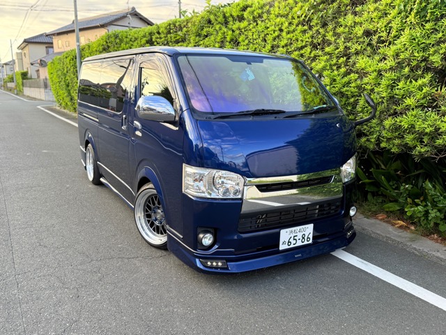 Toyota Hiace Van 1