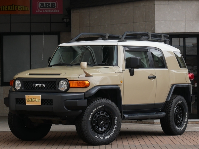 Toyota FJ Cruiser 2