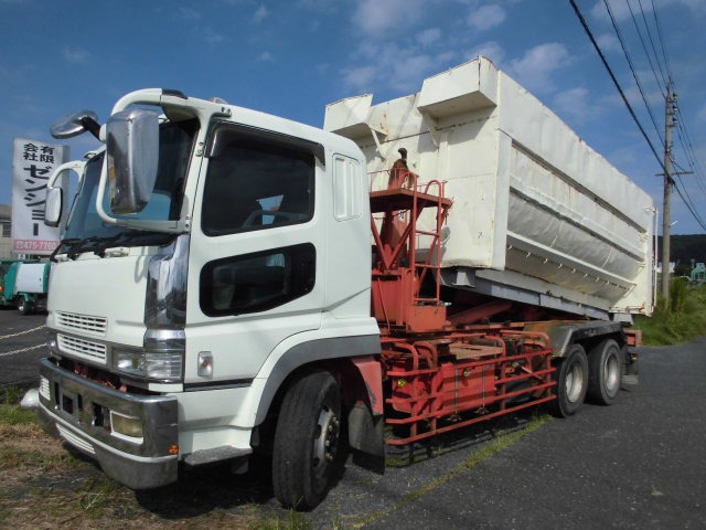 Mitsubishi Fuso Super Great 1