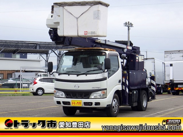 Hino Dutro 1