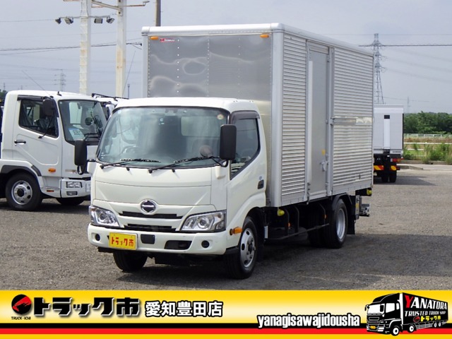 Hino Dutro 1