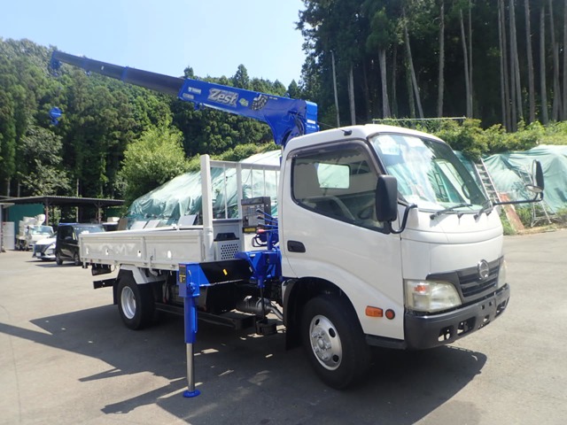 Hino Dutro 1