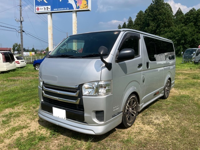 Toyota Hiace Van 1
