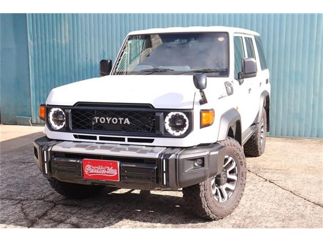 Toyota Land Cruiser 70 2