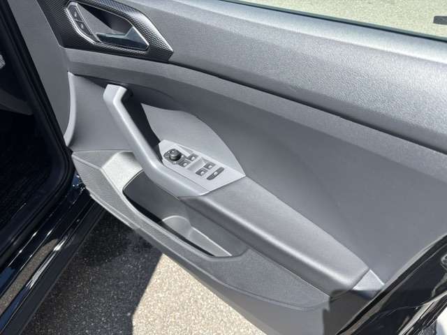 Volkswagen T-Cross 12