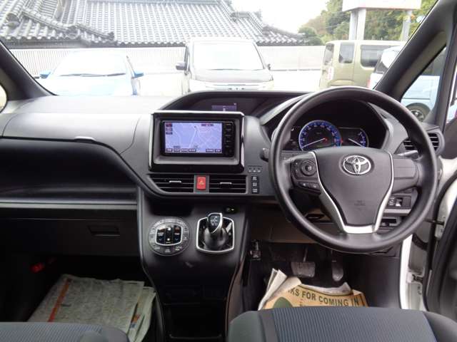 Toyota Noah 11