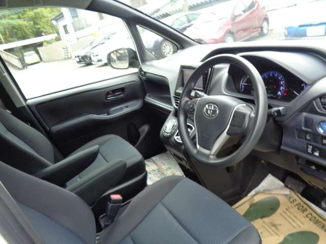 Toyota Noah 12