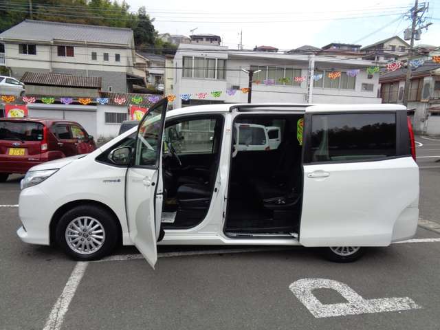 Toyota Noah 4