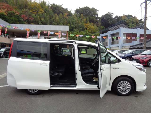 Toyota Noah 5
