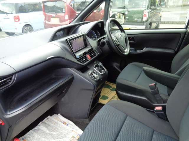 Toyota Noah 10