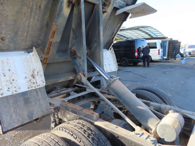Isuzu Elf 12