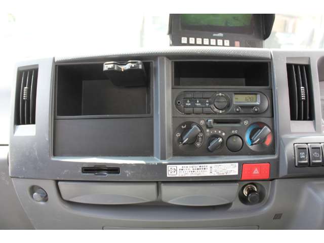 Isuzu Elf 12