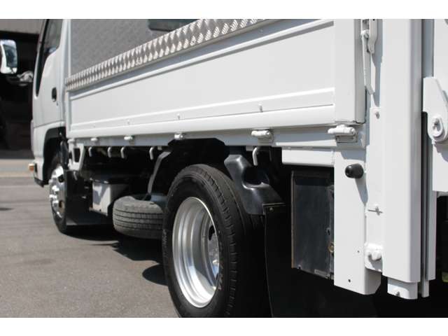 Isuzu Elf 4