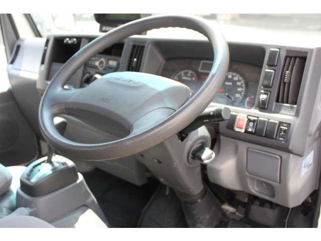 Isuzu Elf 8