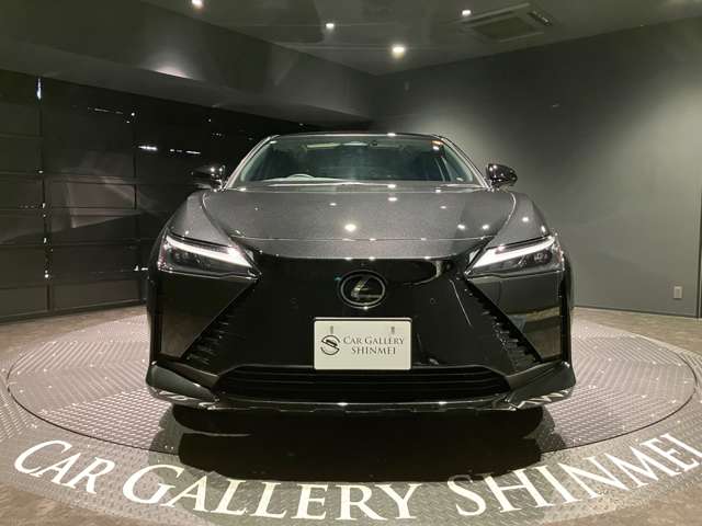 Lexus RZ 8
