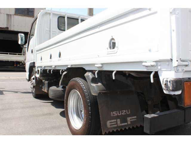 Isuzu Elf 4