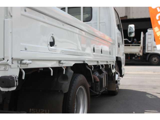 Isuzu Elf 6
