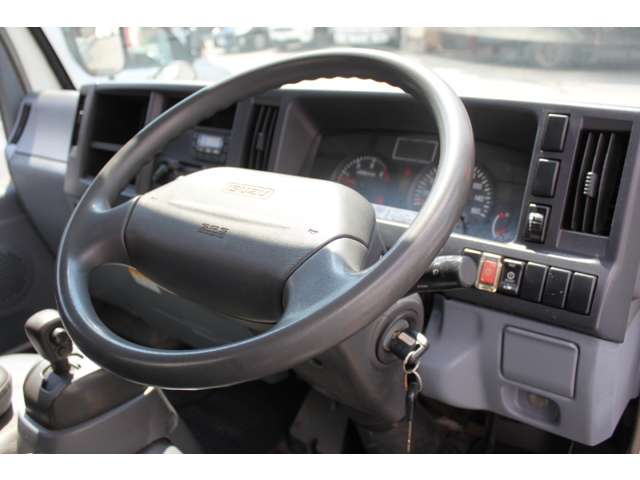 Isuzu Elf 8