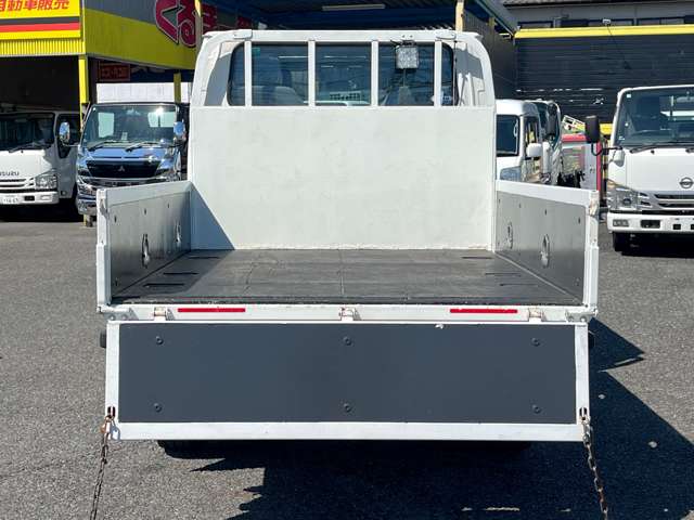 Isuzu Elf 6
