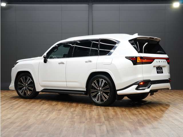 Lexus LX 12