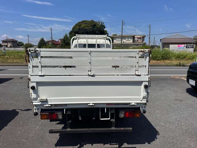 Hino Dutro 9