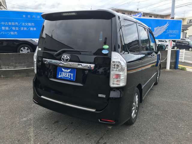 Toyota Voxy 2