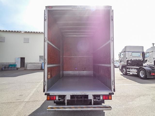 Isuzu Elf 7