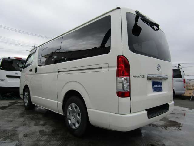 Toyota Regius Ace 11