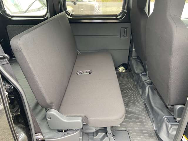 Daihatsu Hijet Cargo 11