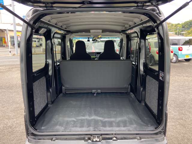 Daihatsu Hijet Cargo 12