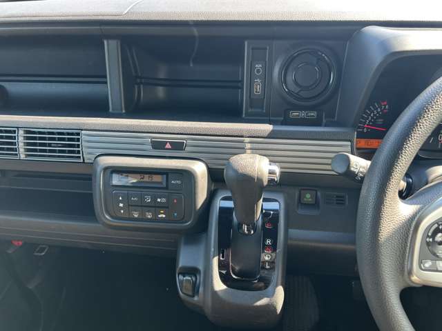 Honda N-VAN 12