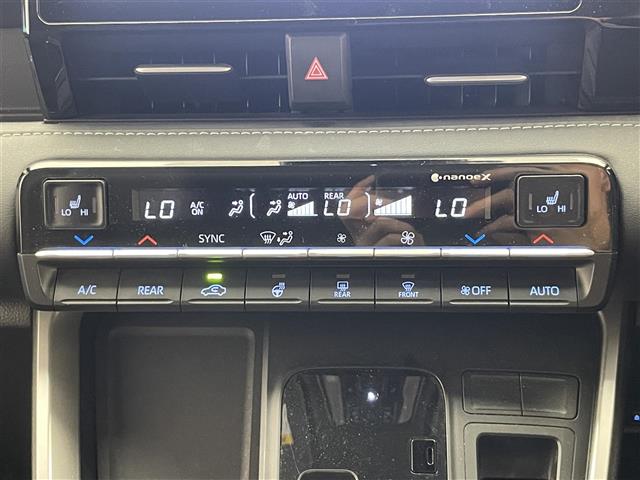 Toyota Noah 11