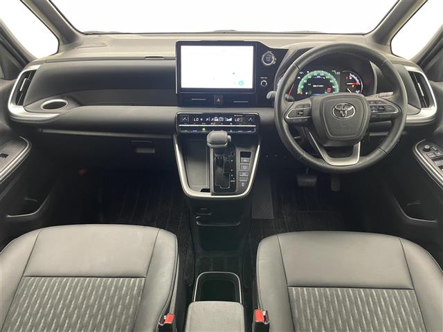Toyota Noah 4