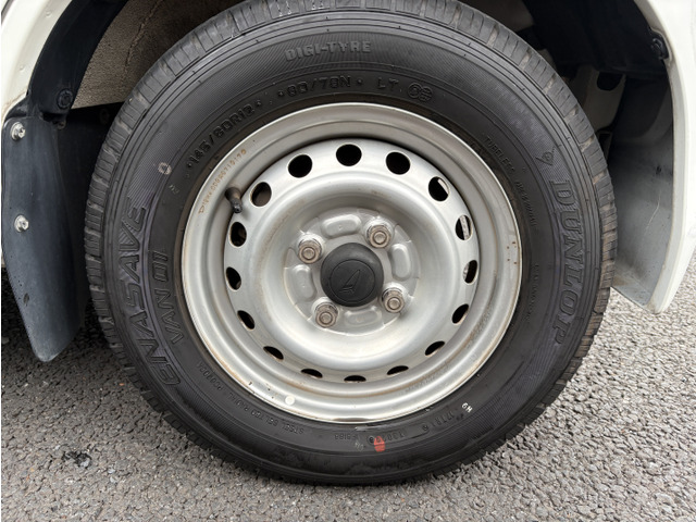 Daihatsu Hijet Cargo 5